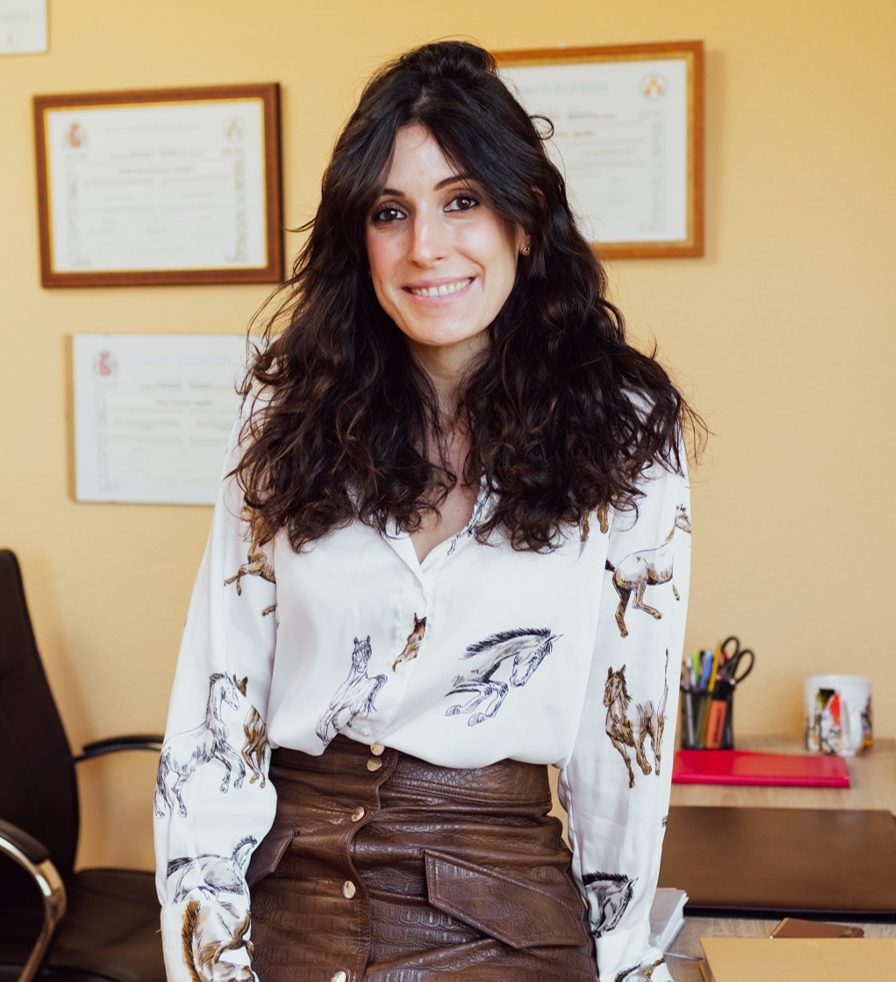Sara Llorens Aguilar en su consulta